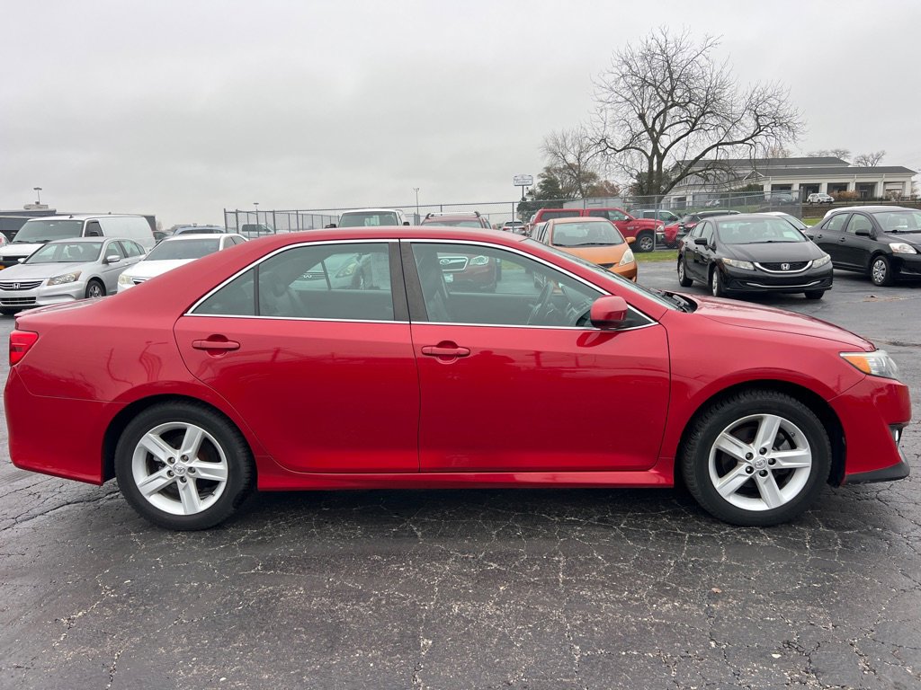 Used 2014 Toyota Camry L image 8