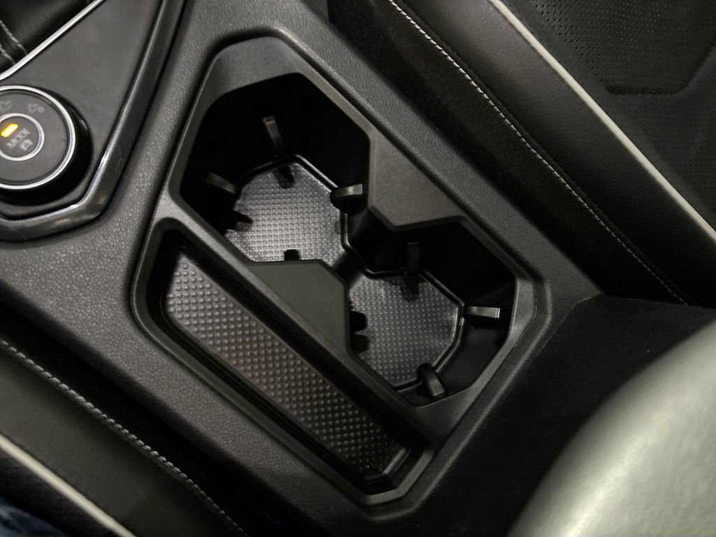 Certified 2022 Volkswagen Tiguan SEL R-Line image 15