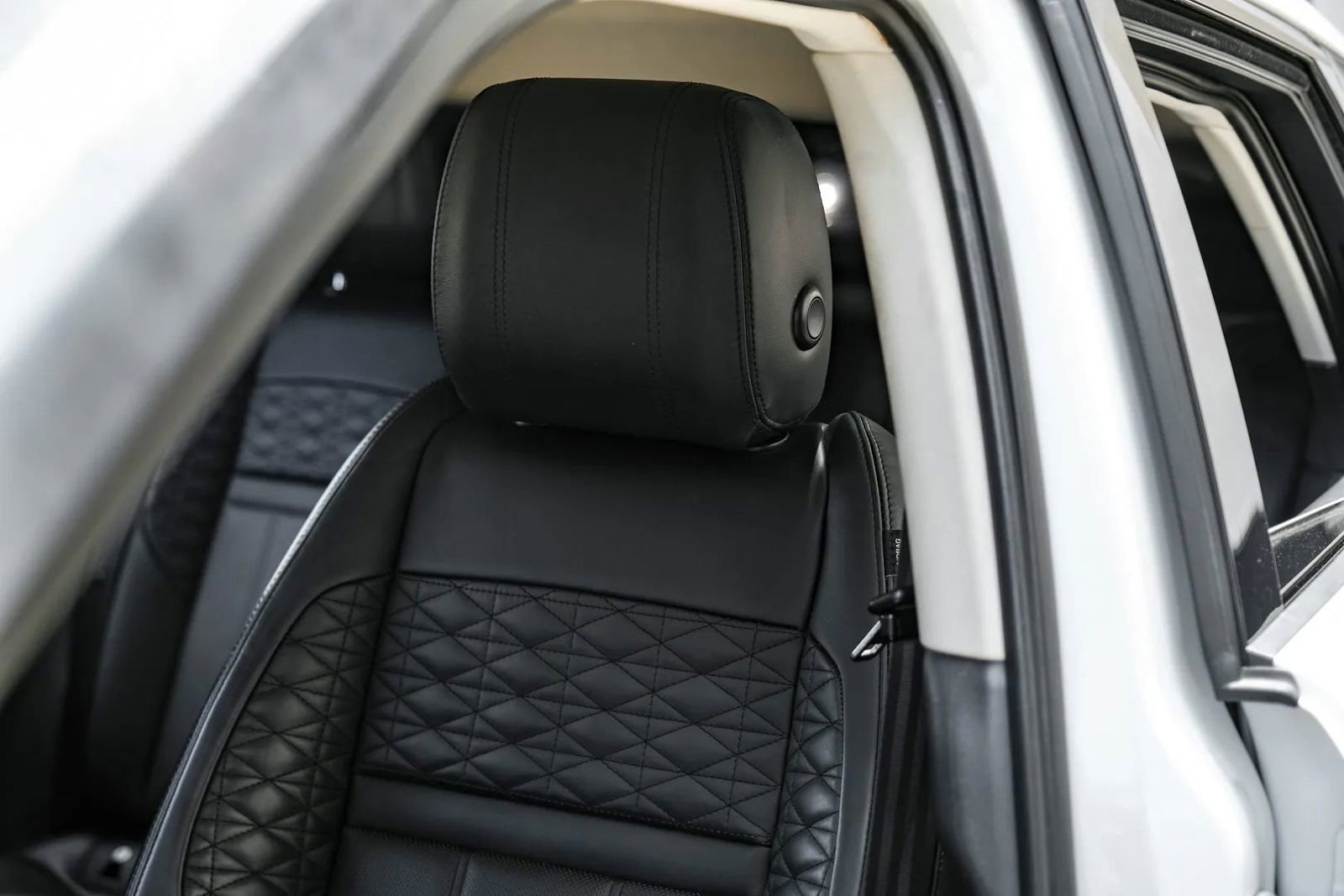 Used 2020 Land Rover Range Rover Evoque SE AWD/4WD image 33