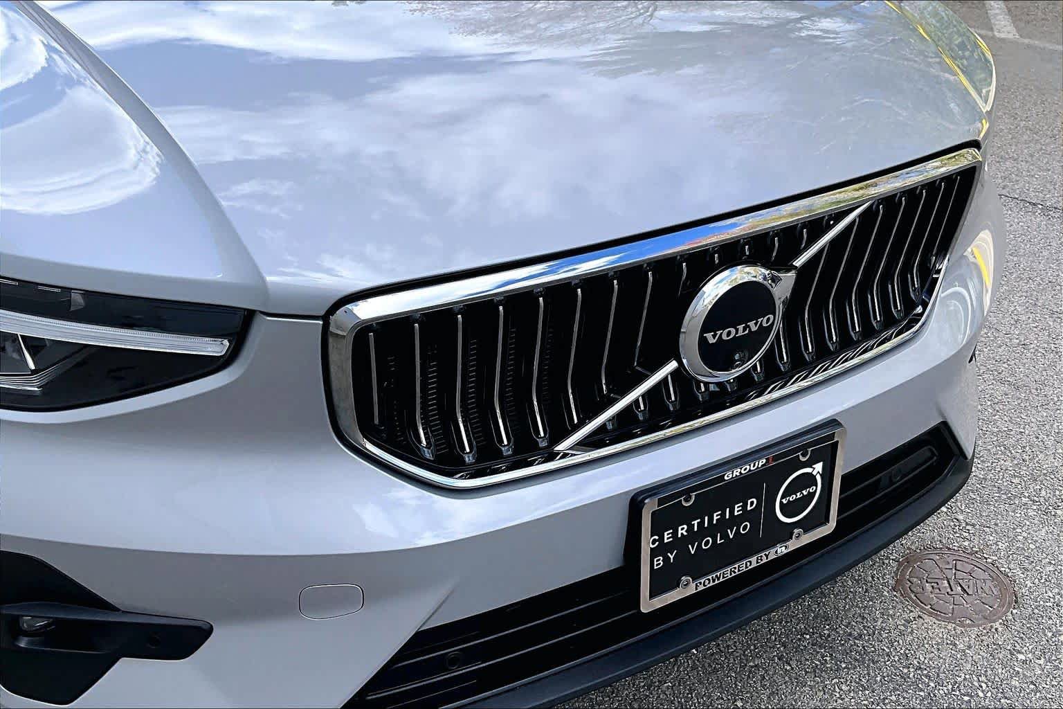 Used 2025 Volvo XC40 B5 Plus AWD/4WD image 30