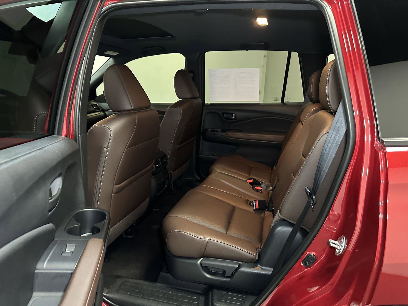 Certified 2024 Honda Passport EX-L image 32