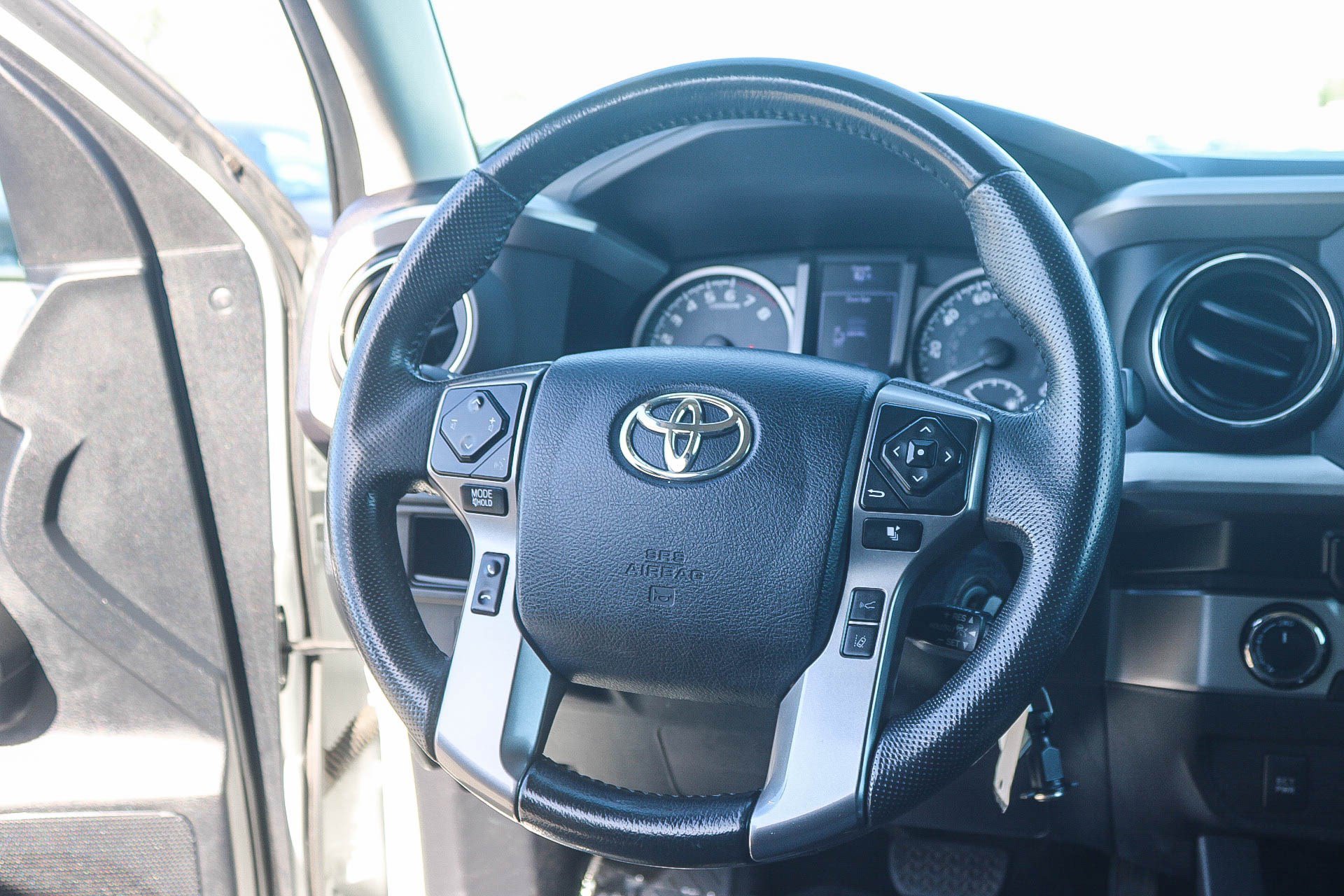 Used 2019 Toyota Tacoma SR5 AWD/4WD image 16