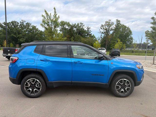 Certified 2025 Jeep Compass Trailhawk AWD/4WD image 6