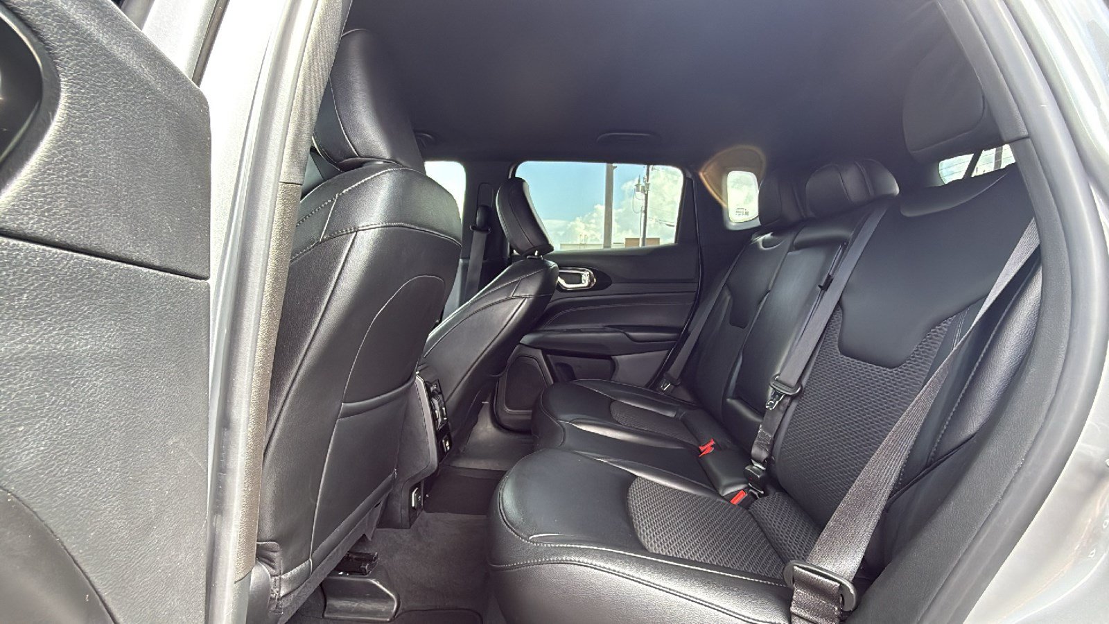 Used 2022 Jeep Compass Latitude FWD image 16