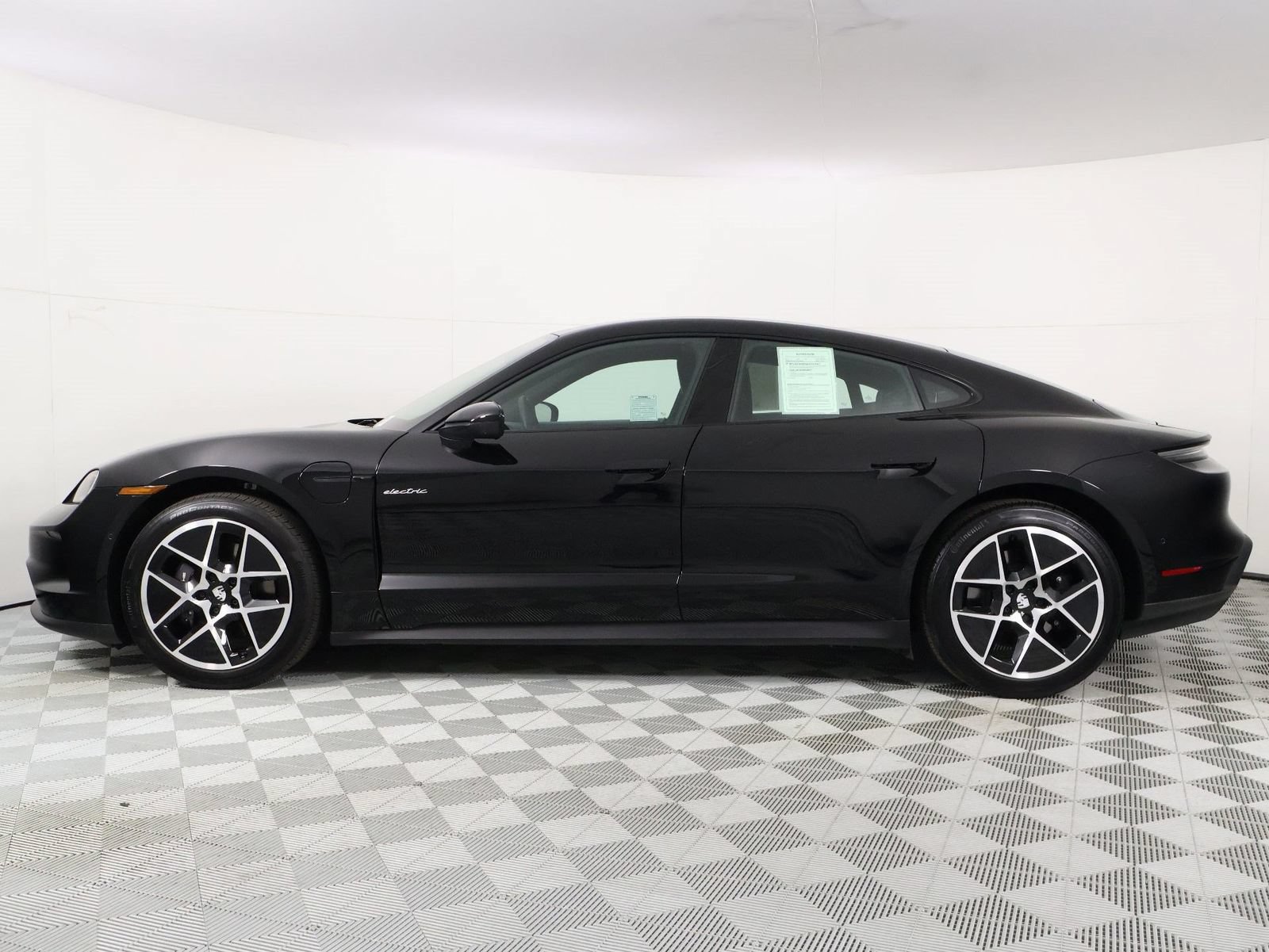 Certified 2026 Porsche Taycan AWD/4WD image 2