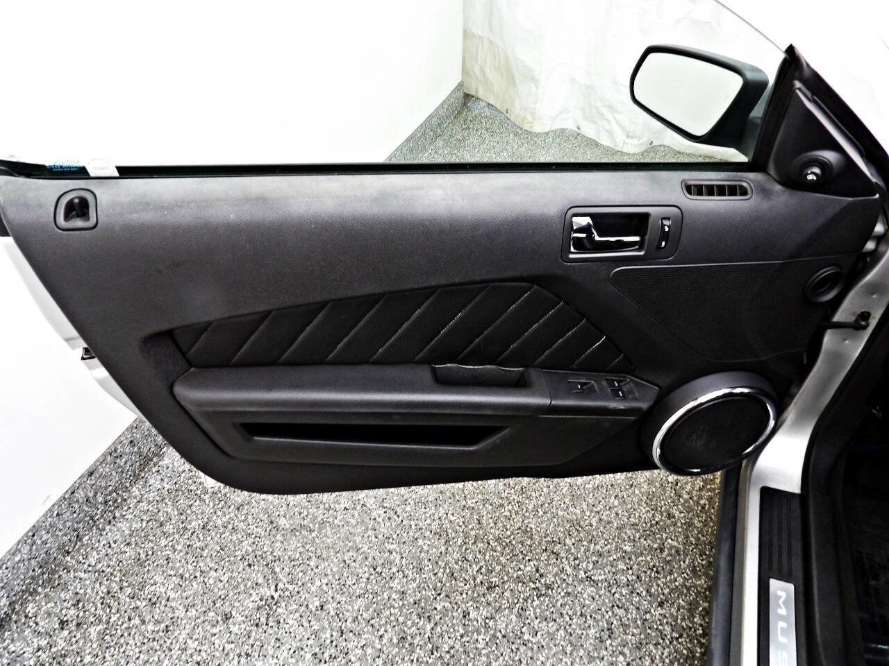 Used 2010 Ford Mustang Premium image 13