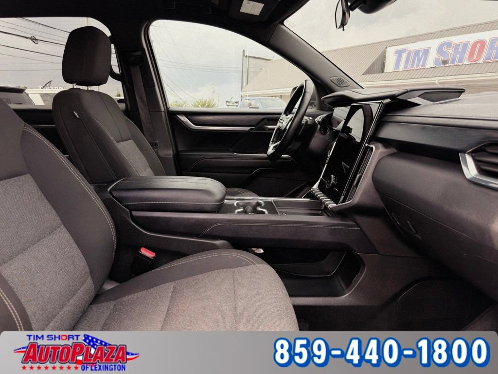 Used 2025 GMC Acadia Elevation FWD image 31