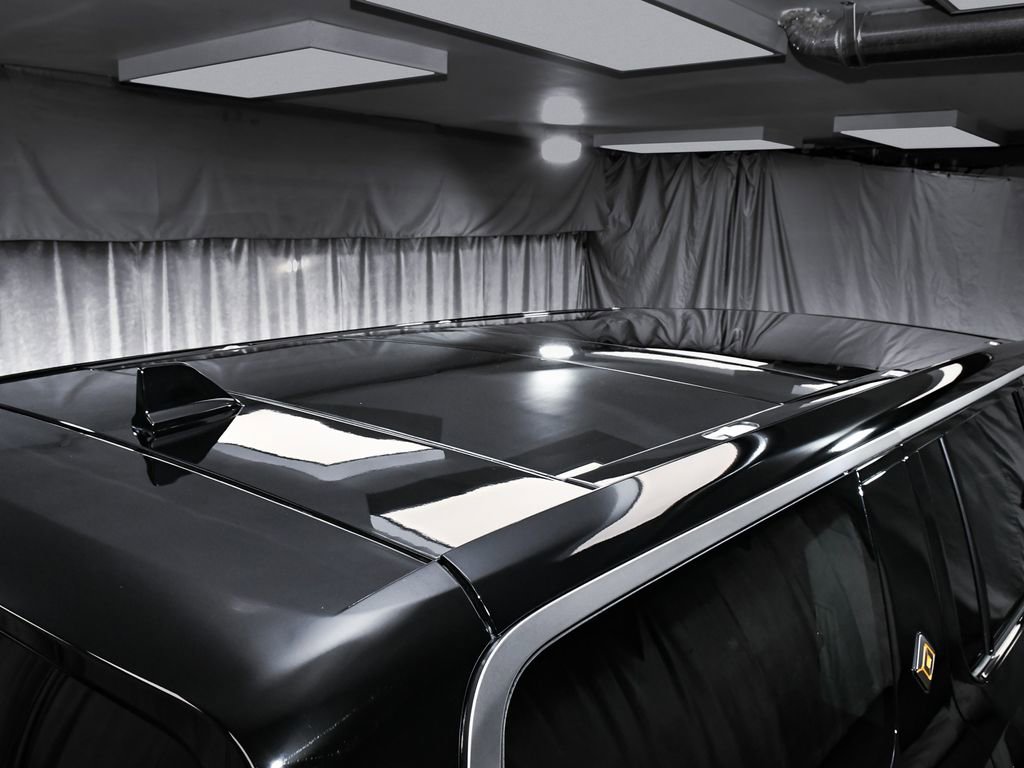 Used 2025 Rivian R1S Adventure image 92