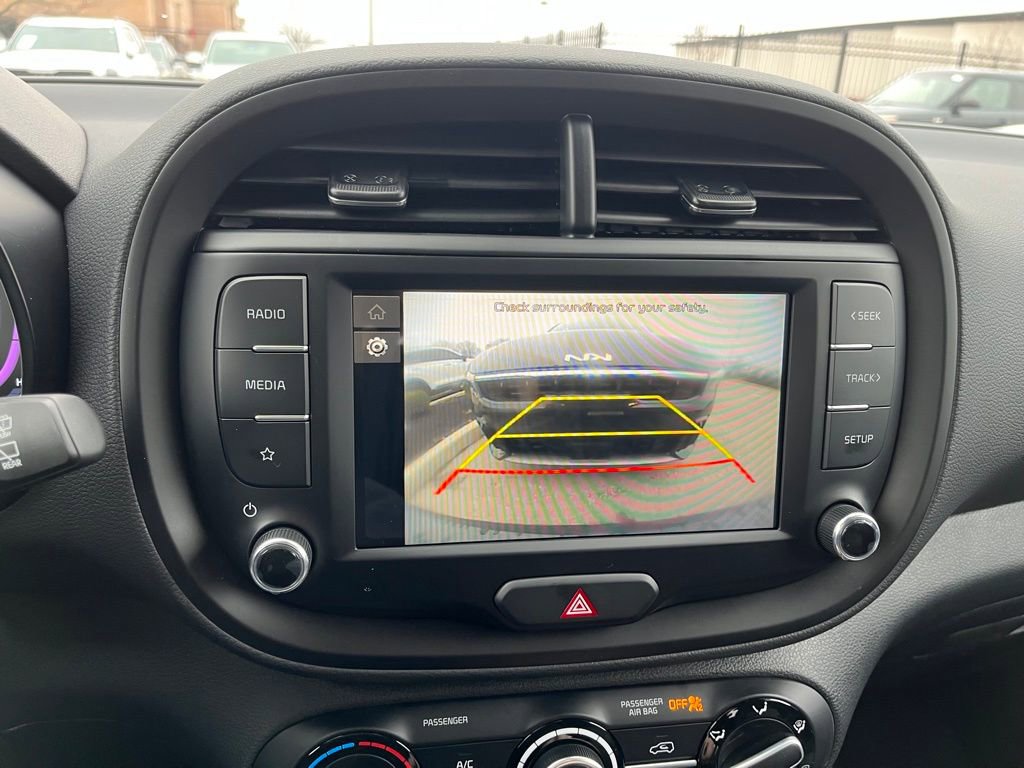 Used 2025 Kia Soul LX w/ LX Technology Package FWD image 24