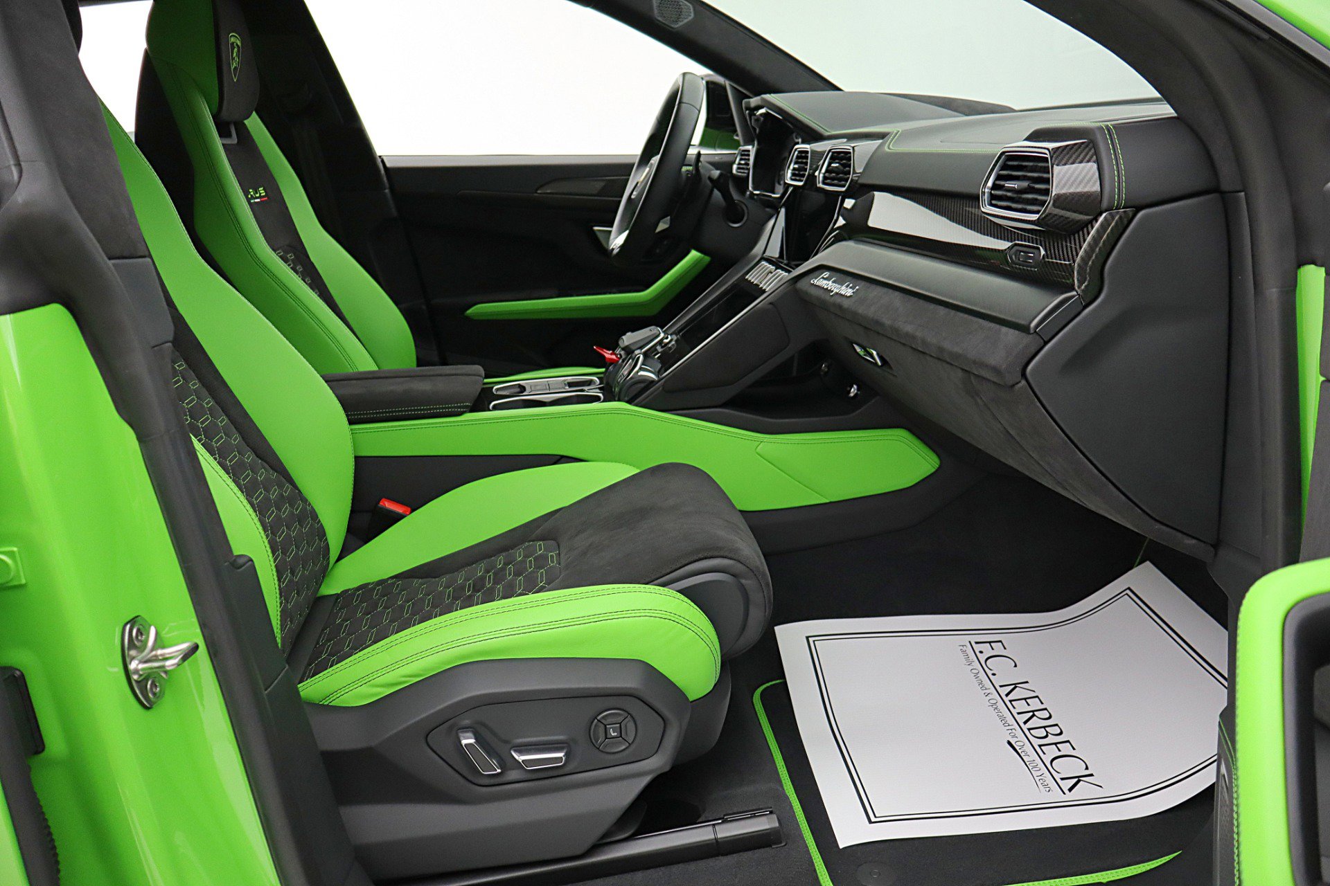 Used 2021 Lamborghini Urus AWD/4WD image 35
