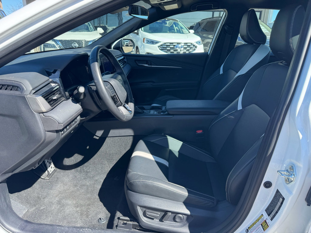 Used 2025 Toyota Camry SE FWD image 13