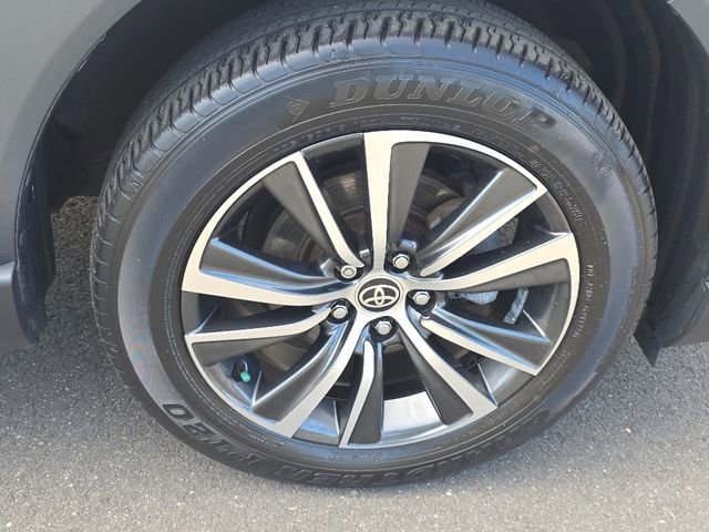 Used 2023 Toyota Venza LE AWD/4WD image 9