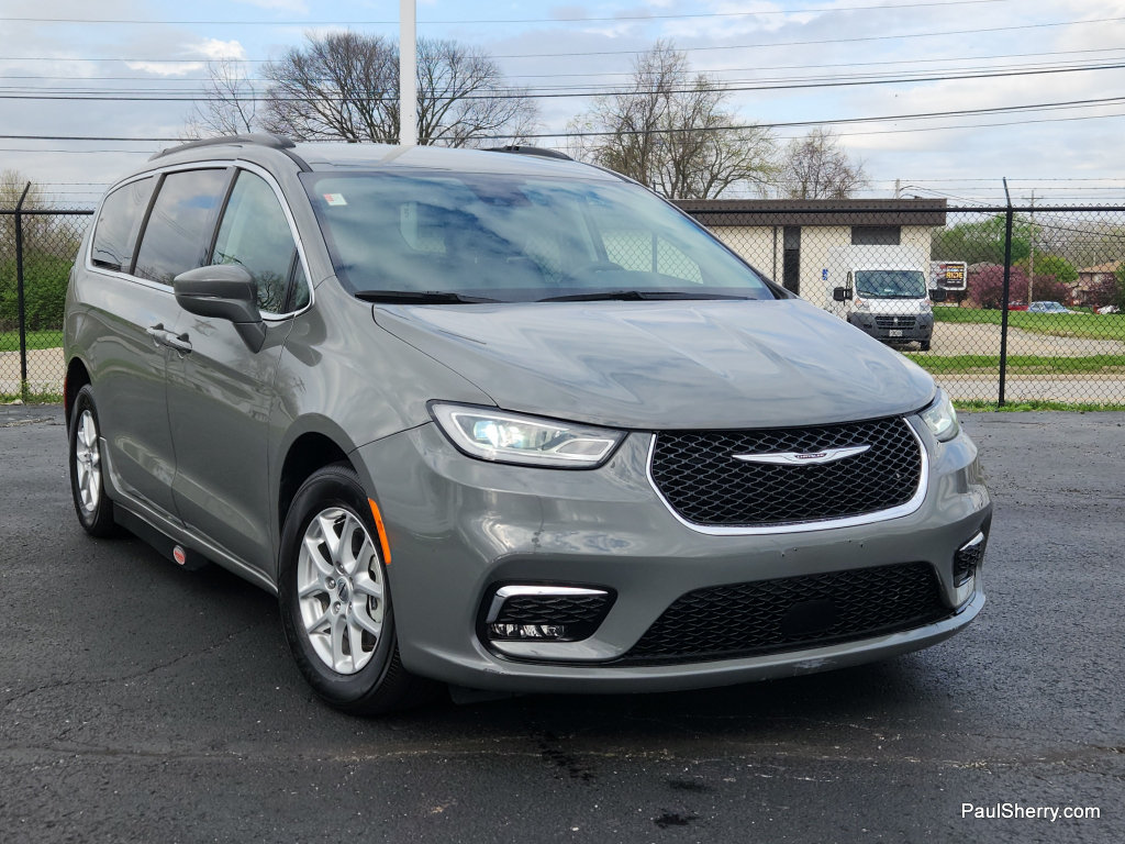 Used 2022 Chrysler Pacifica Touring-L FWD image 10