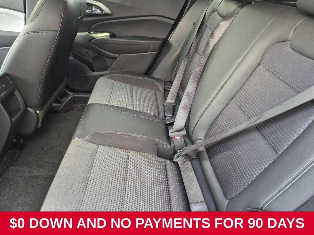 Used 2025 Chevrolet Trax LT w/ LT Convenience Package FWD image 27