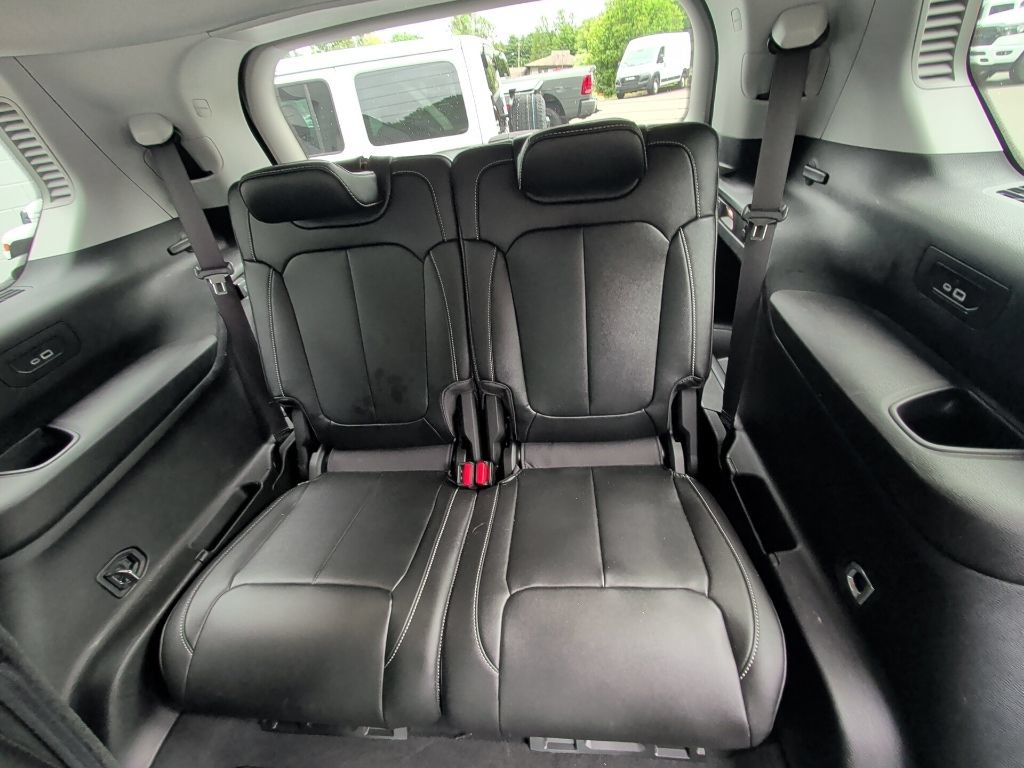 Used 2023 Jeep Grand Cherokee L Limited AWD/4WD image 13