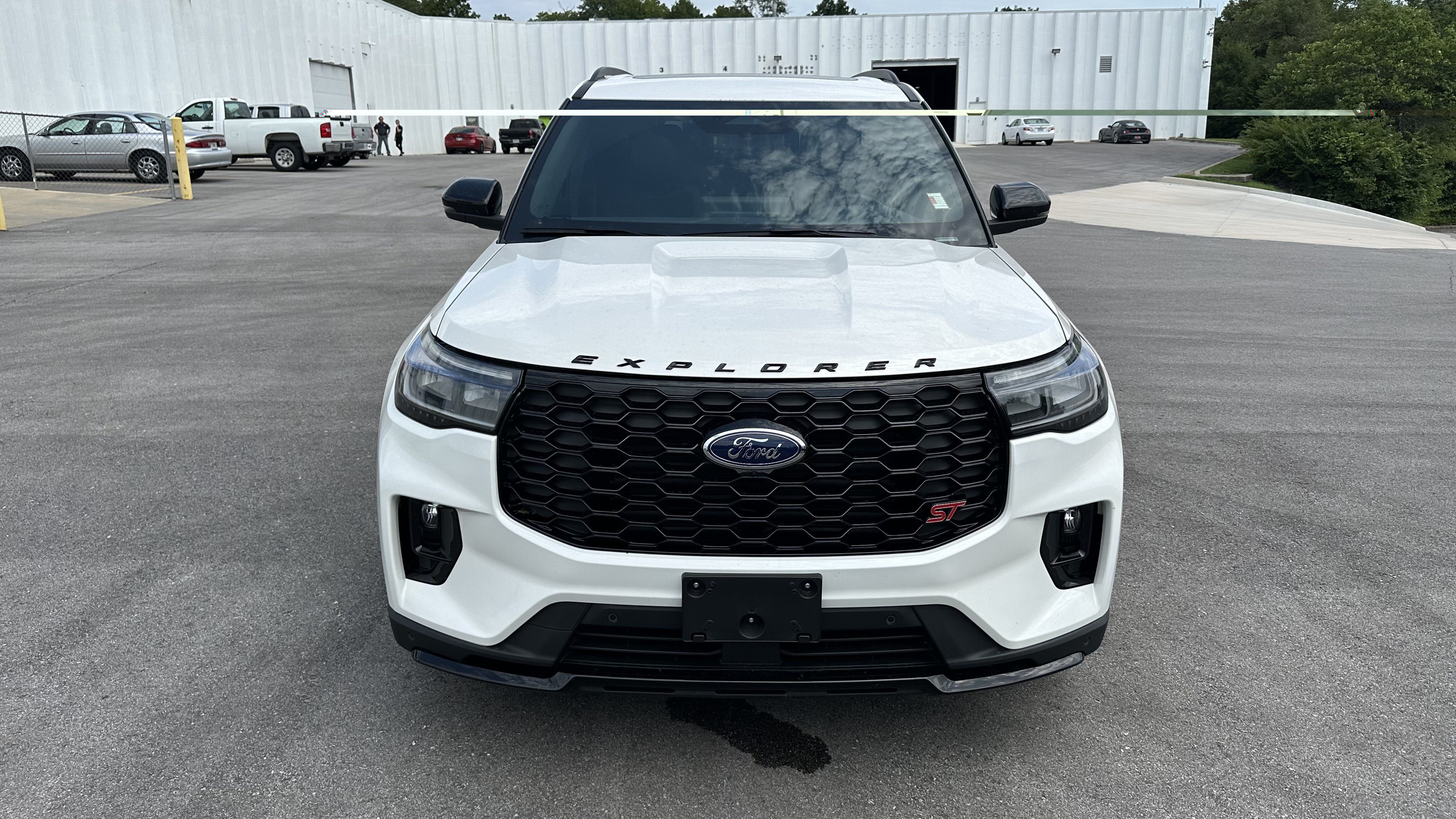 Used 2025 Ford Explorer ST AWD/4WD image 3