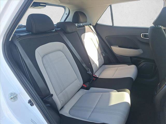 Used 2025 Hyundai Venue SEL image 19