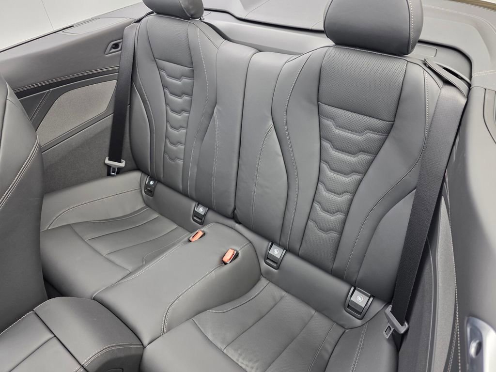 Used 2026 BMW 840i Convertible w/ Comfort Seating Package RWD image 13