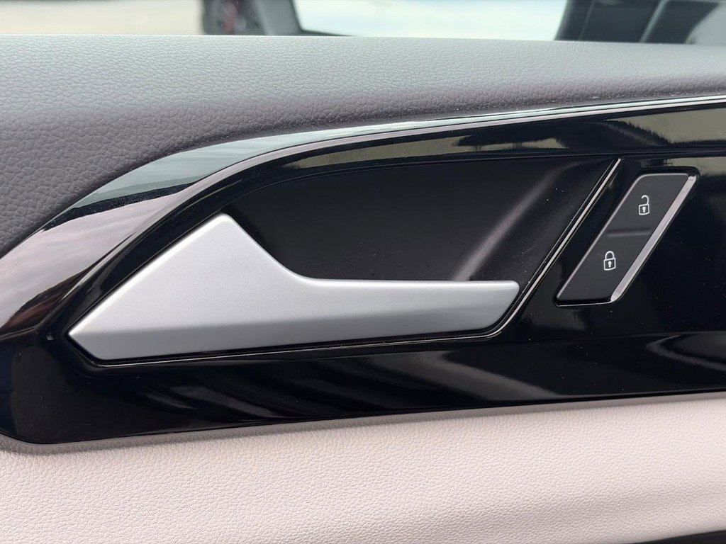 Used 2025 Volkswagen Taos S image 20