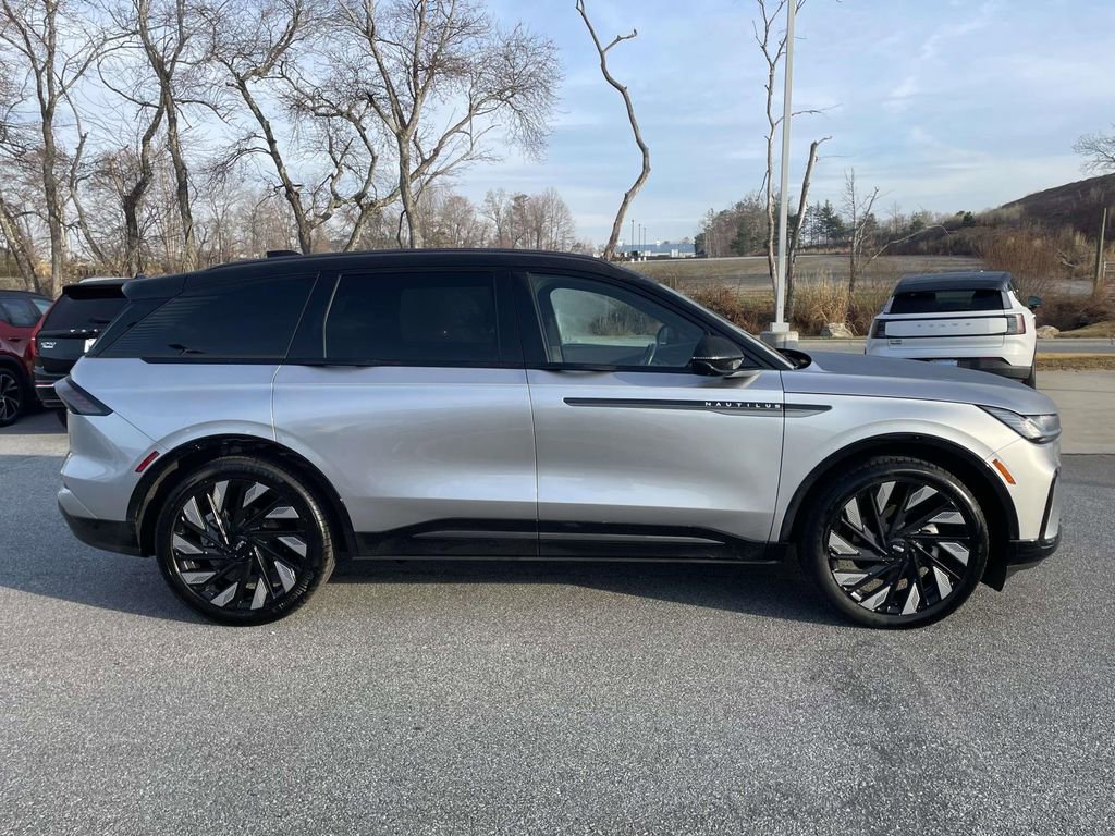 Used 2025 Lincoln Nautilus Reserve image 30