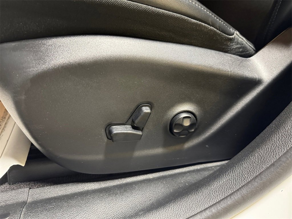 Used 2019 Jeep Cherokee Latitude Plus w/ Cold Weather Group image 13