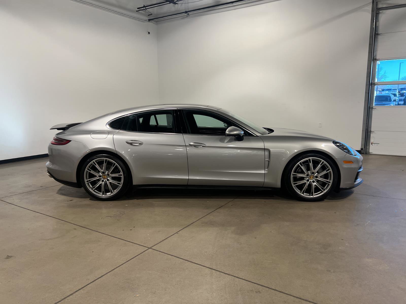 Used 2020 Porsche Panamera 4S image 2
