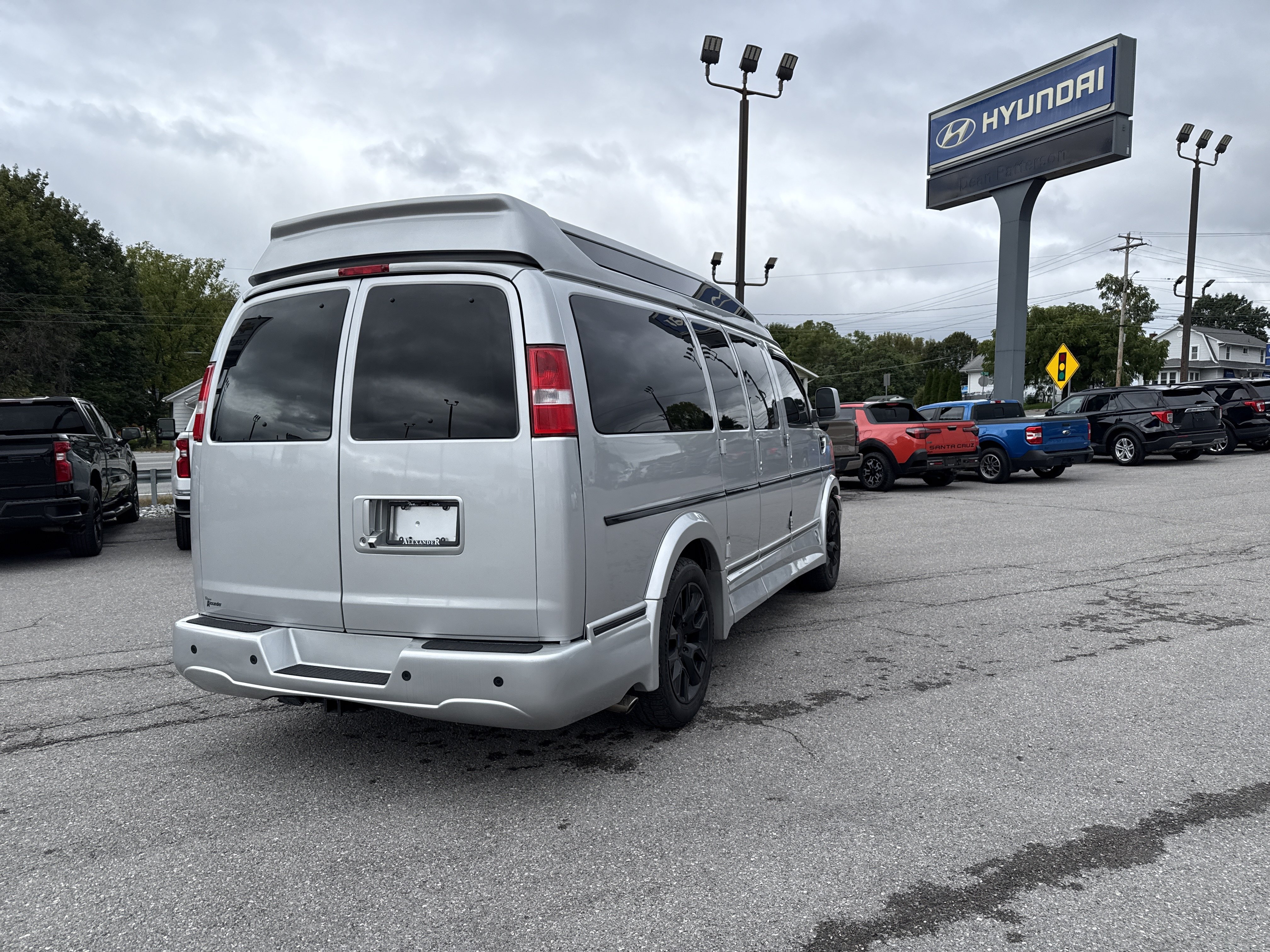 Used 2021 Chevrolet Express 2500 LS w/ Enhanced Convenience Package RWD image 3