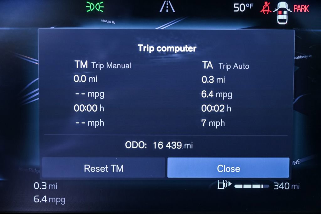 Used 2025 Volvo V60 B5 Cross Country Plus image 12