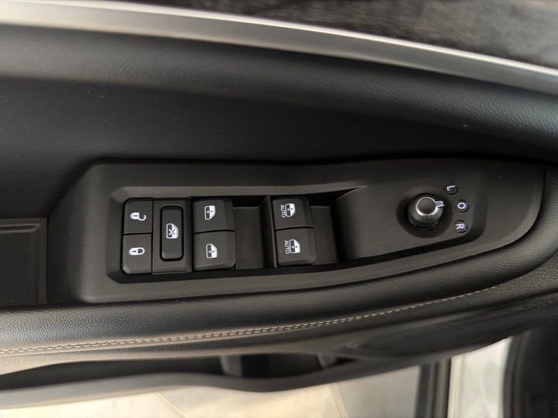 Used 2024 Jeep Grand Cherokee L Limited AWD/4WD image 22