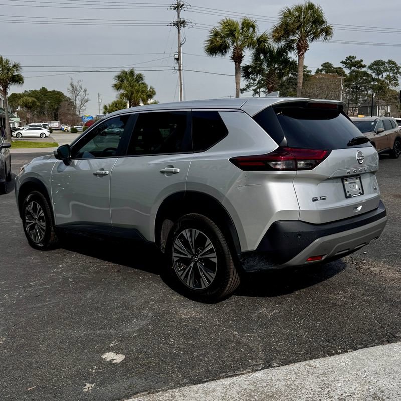 Used 2023 Nissan Rogue SV image 4