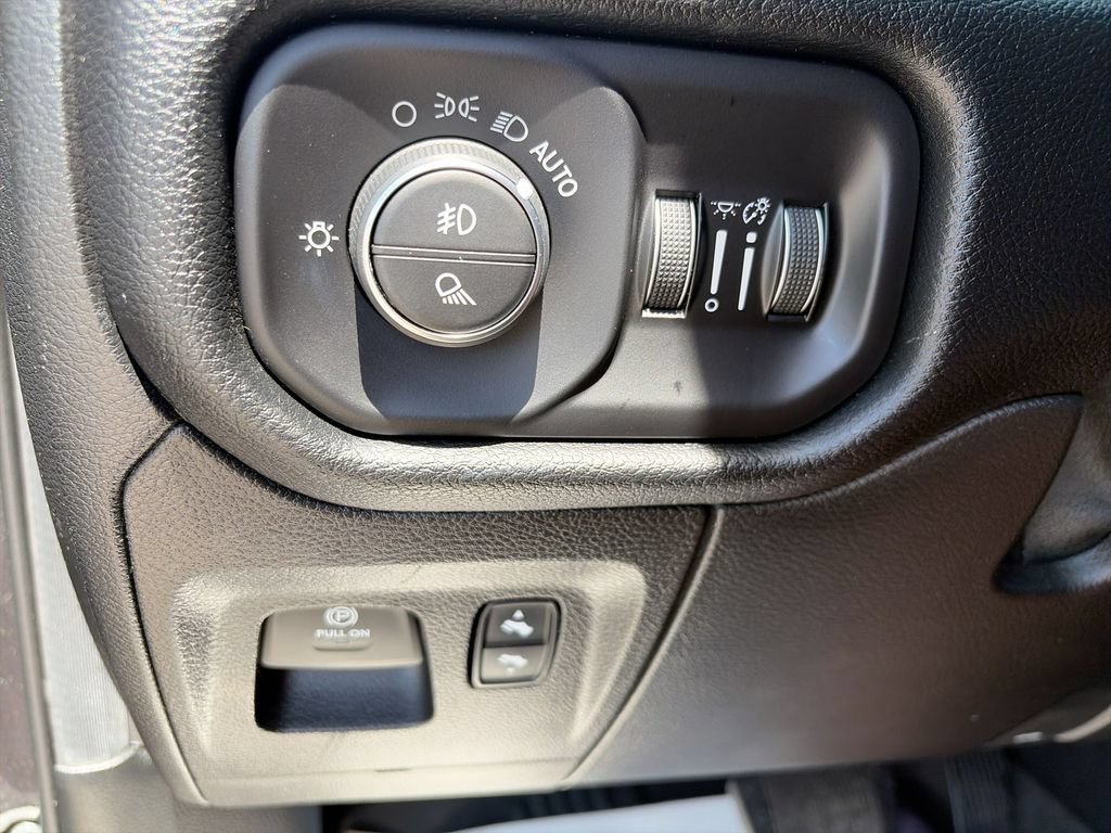 Used 2019 RAM 1500 Laramie w/ Sport Appearance Package AWD/4WD image 25