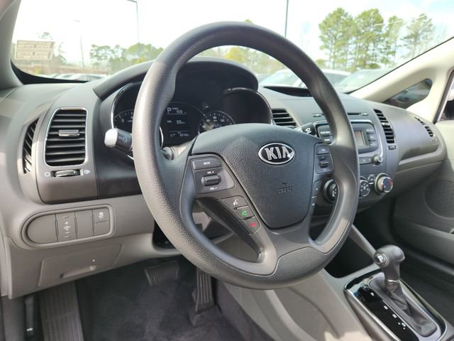 Used 2017 Kia Forte LX image 12