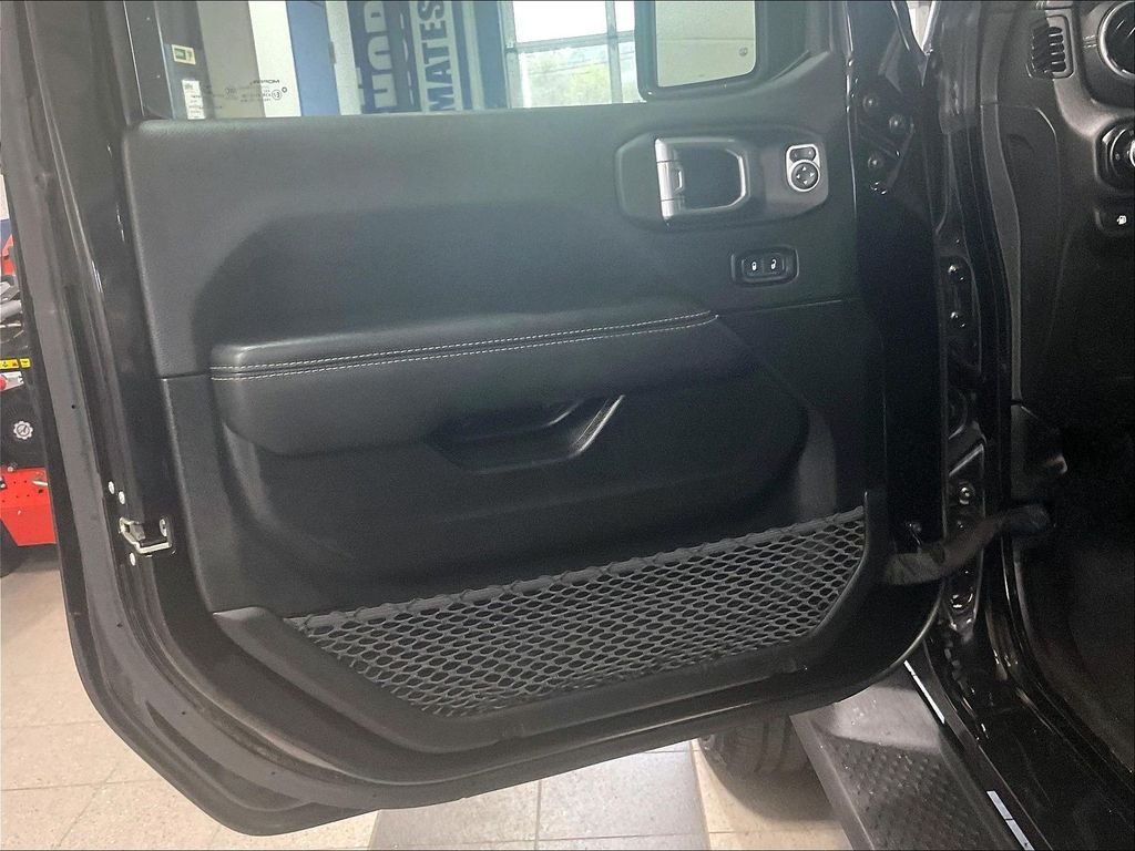 Used 2023 Jeep Wrangler Unlimited Sahara w/ Cold Weather Group AWD/4WD image 9
