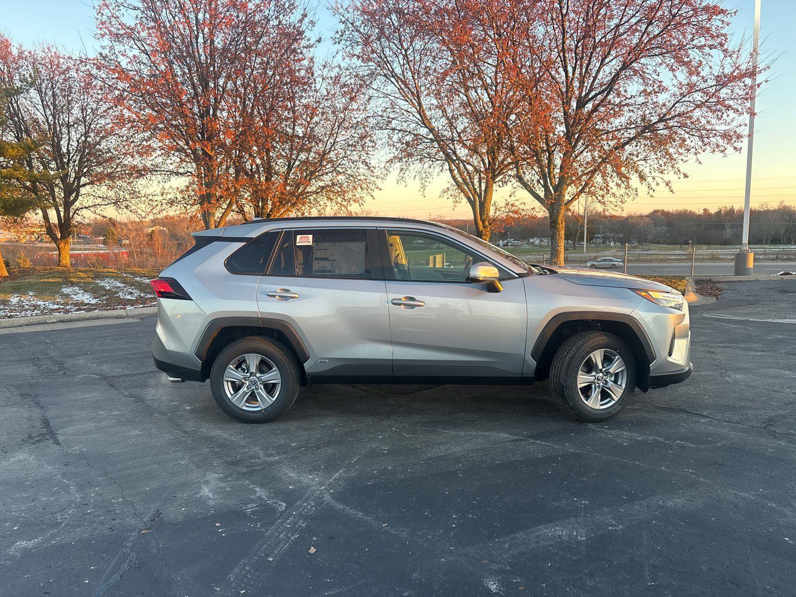 Used 2025 Toyota RAV4 XLE image 9