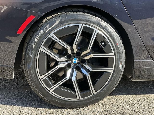 Used 2024 BMW 740i image 33