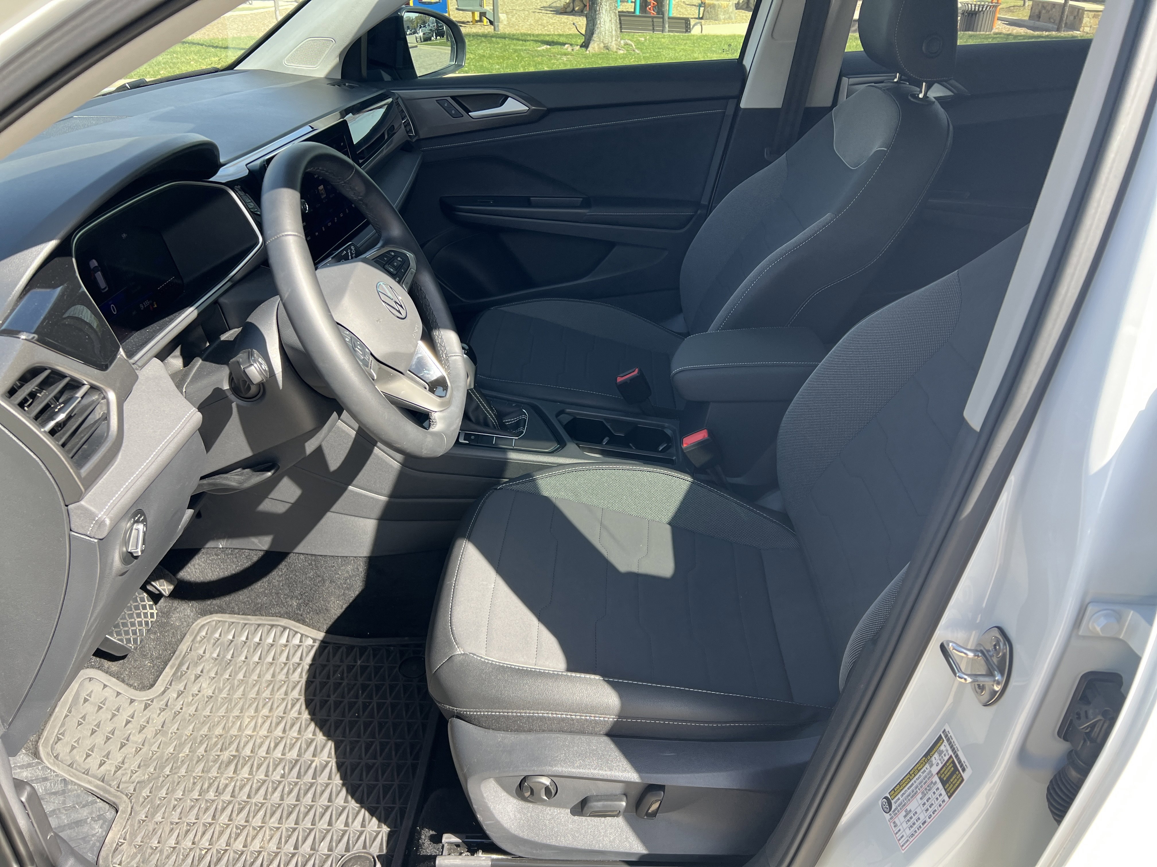 Certified 2025 Volkswagen Taos SE image 16