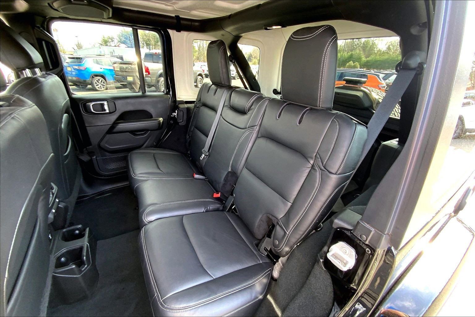 Certified 2022 Jeep Wrangler Unlimited Sahara w/ Cold Weather Group AWD/4WD image 19