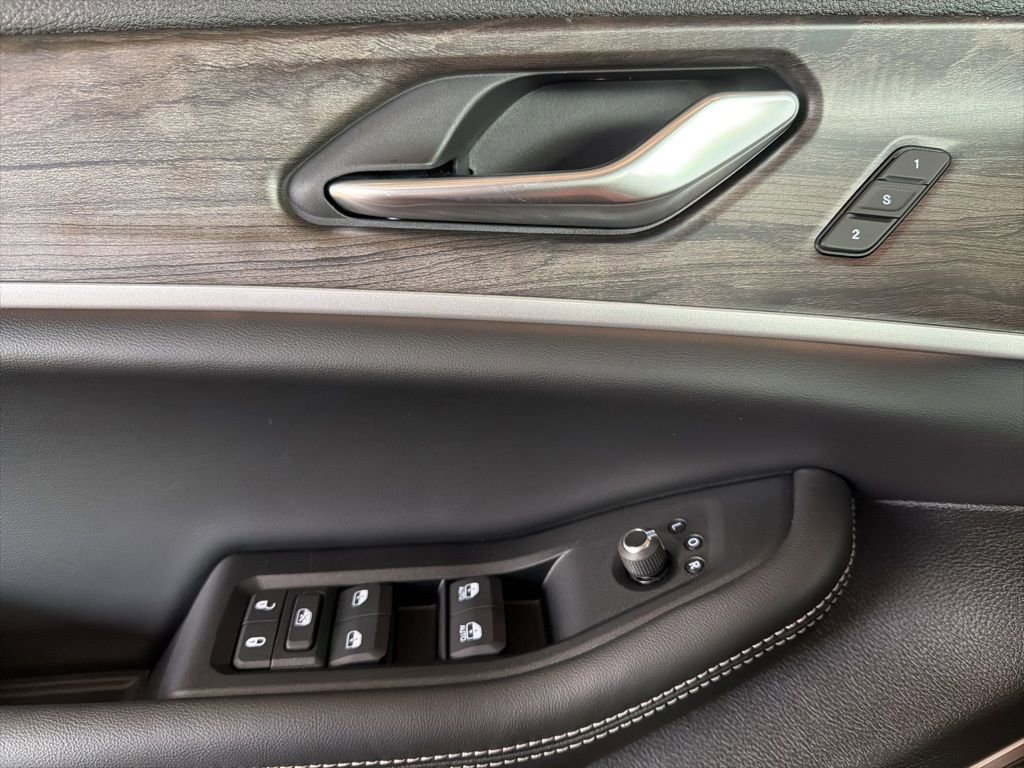 New 2025 Jeep Grand Cherokee Limited image 10