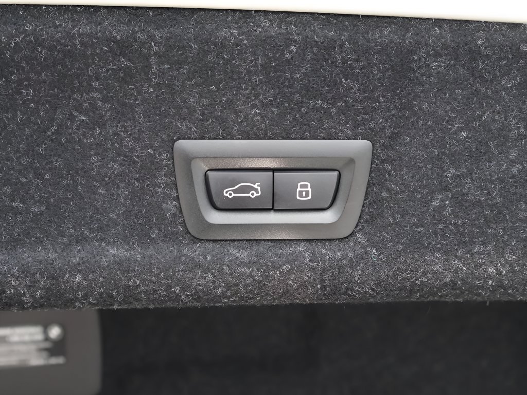 Used 2026 BMW 330i xDrive Sedan AWD/4WD image 18