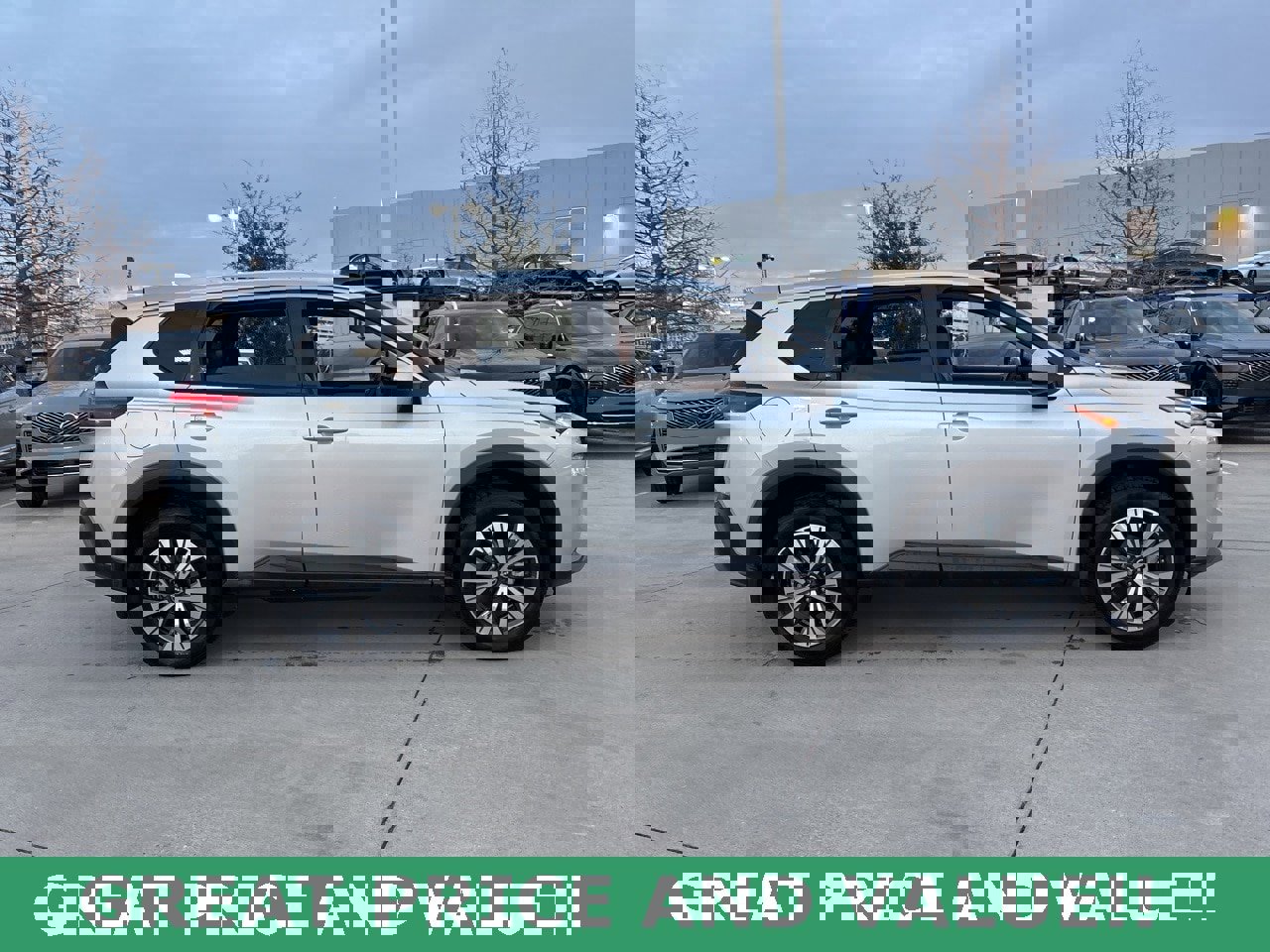 Used 2022 Nissan Rogue SV image 4