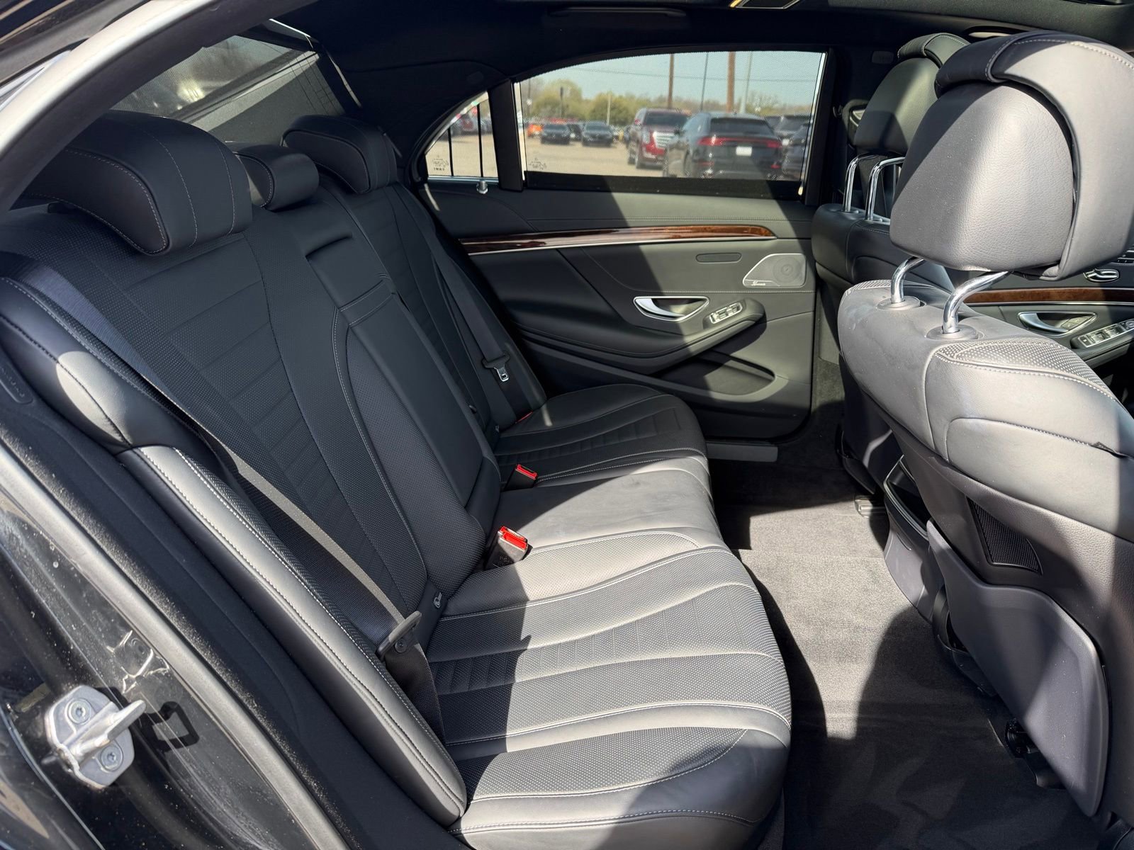 Used 2018 Mercedes-Benz S 560 Sedan w/ Premium Package image 23