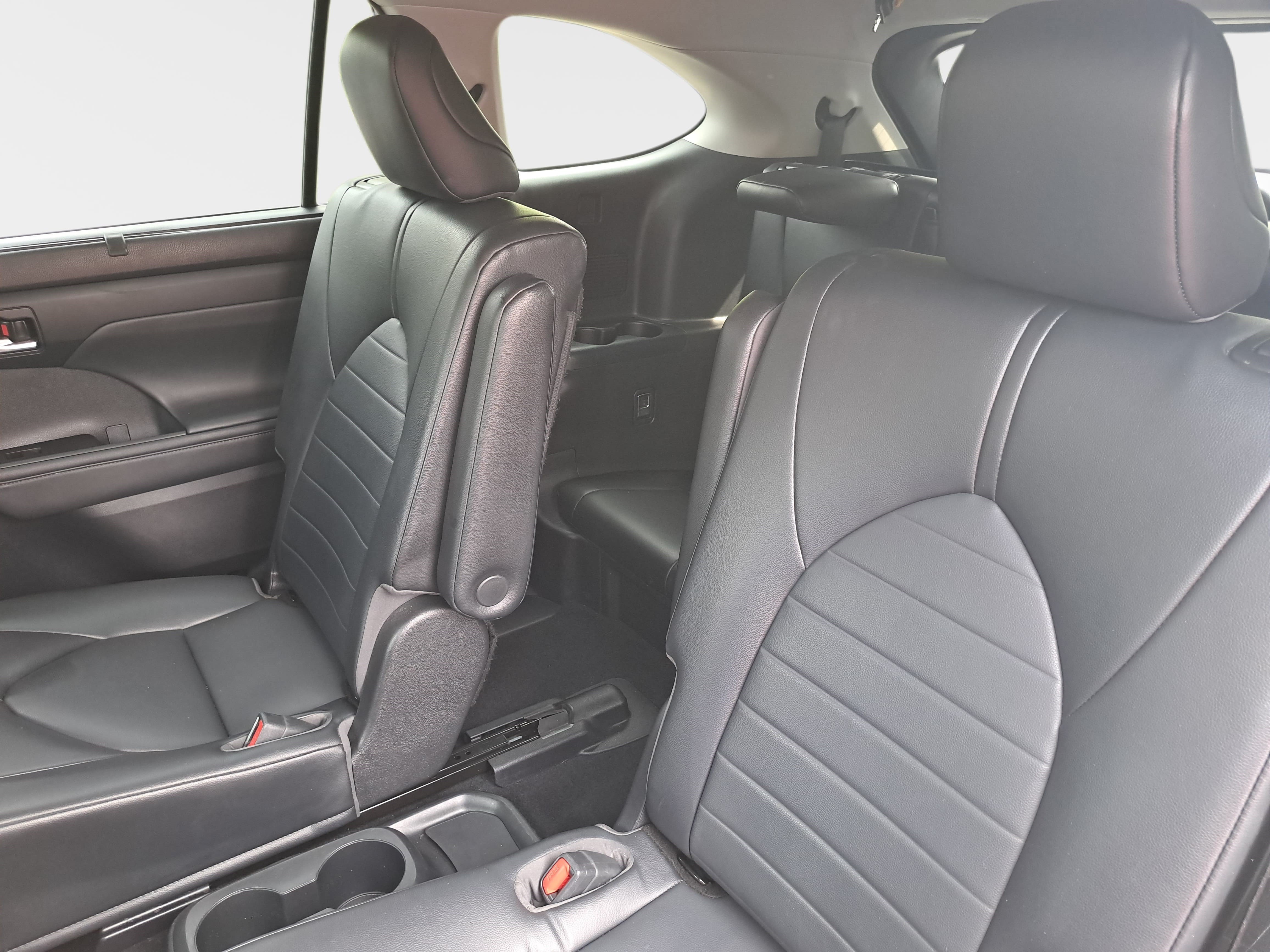 Used 2021 Toyota Highlander XLE FWD image 15