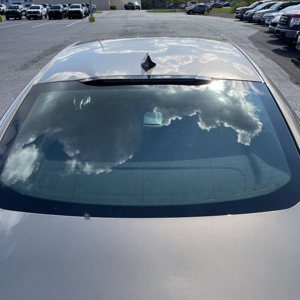 Used 2018 Chevrolet Malibu LT image 9