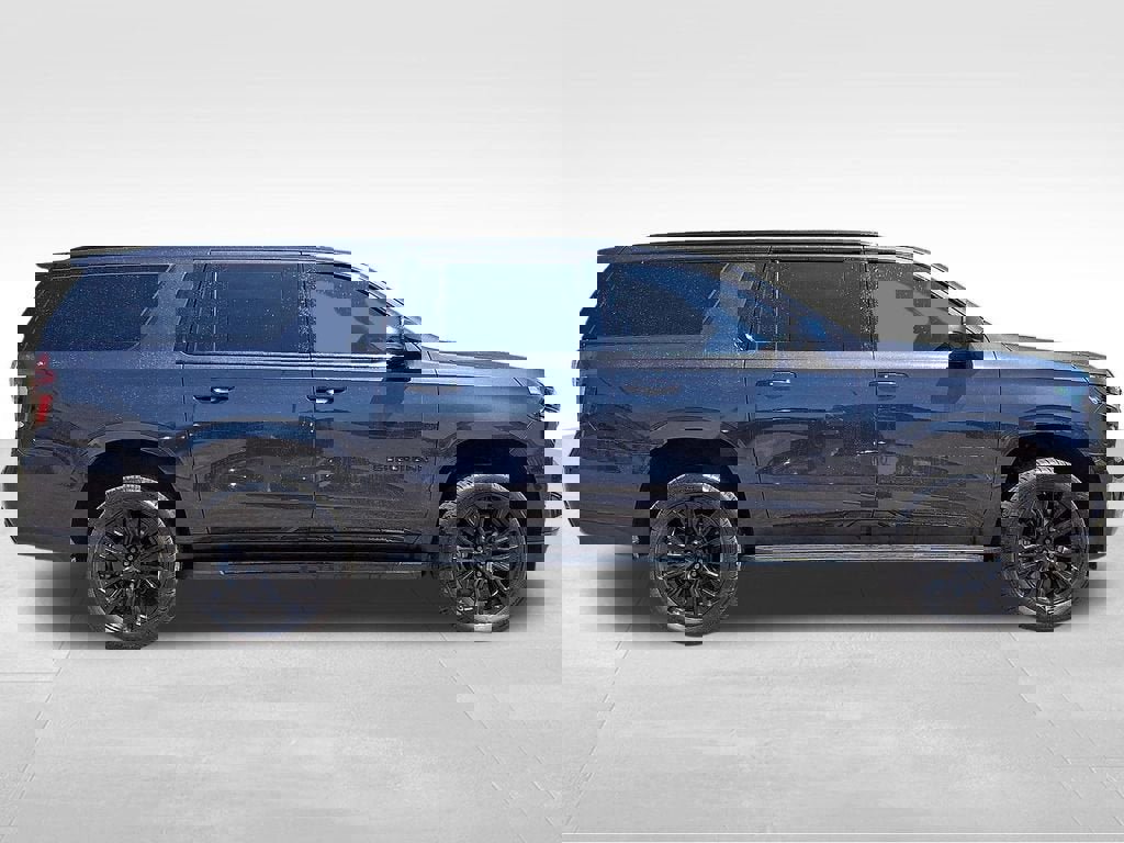 Certified 2022 Chevrolet Suburban RST w/ Luxury Package AWD/4WD image 8