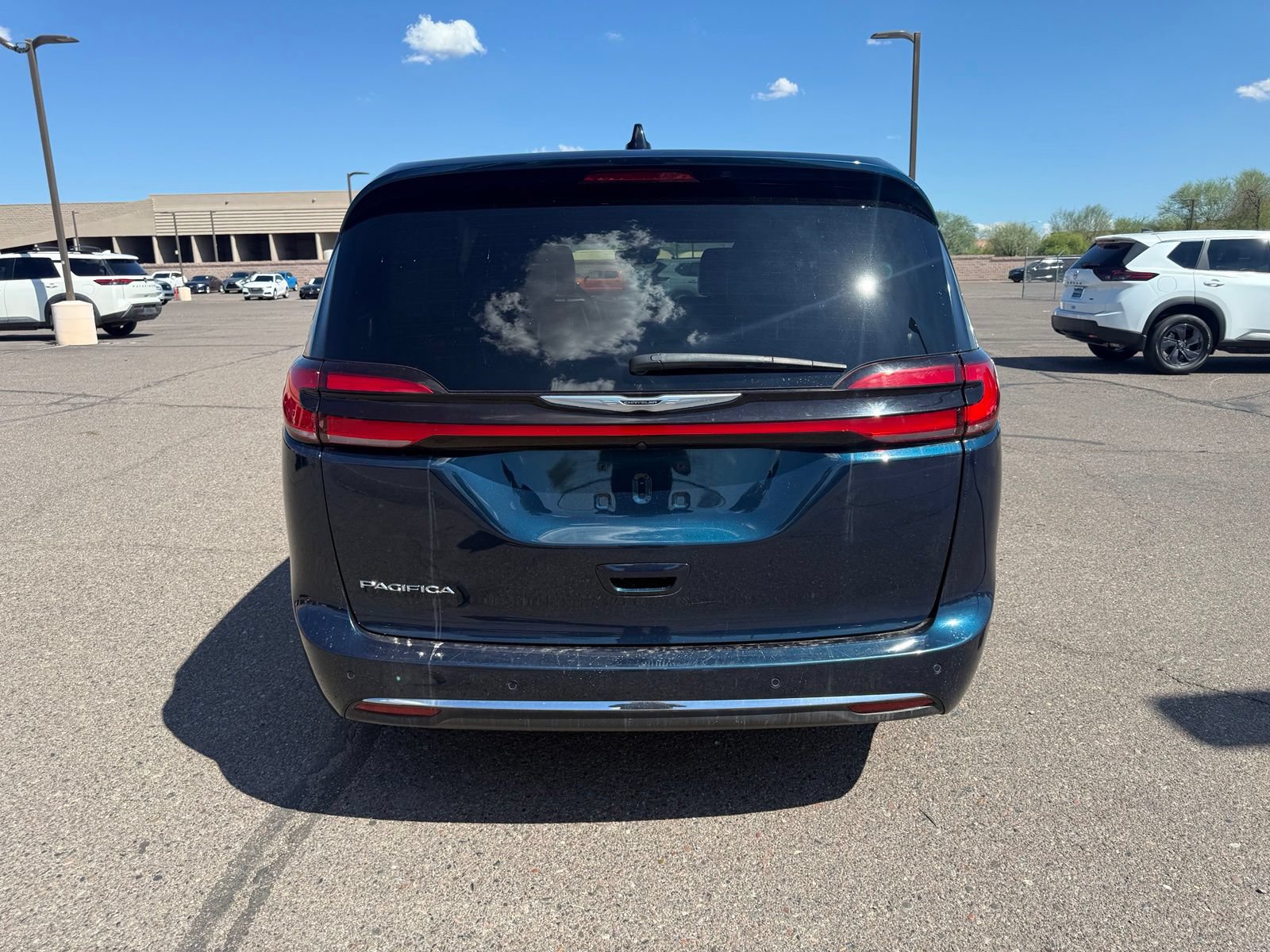 Used 2025 Chrysler Pacifica Select FWD image 6
