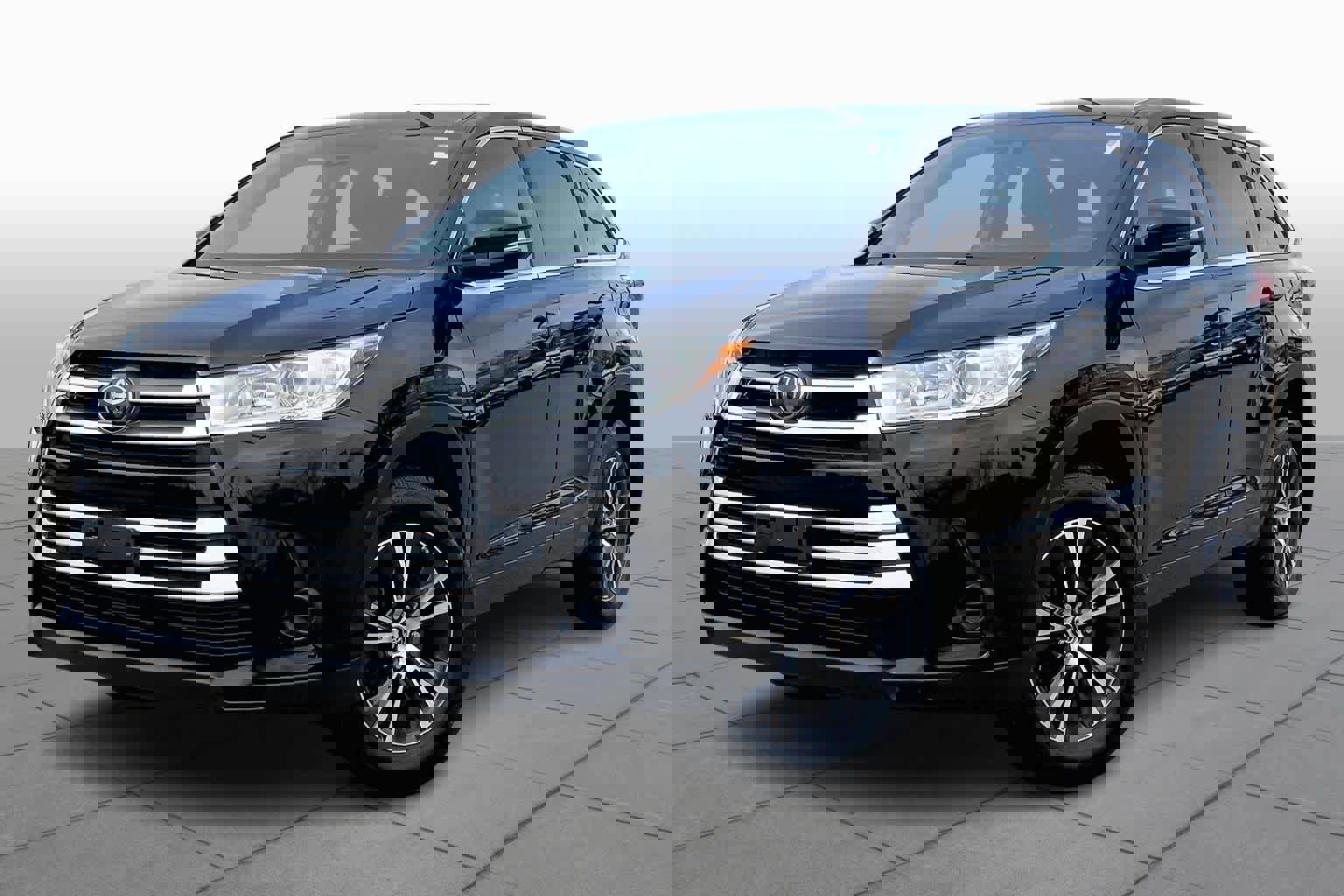 Used 2018 Toyota Highlander LE AWD/4WD image 1