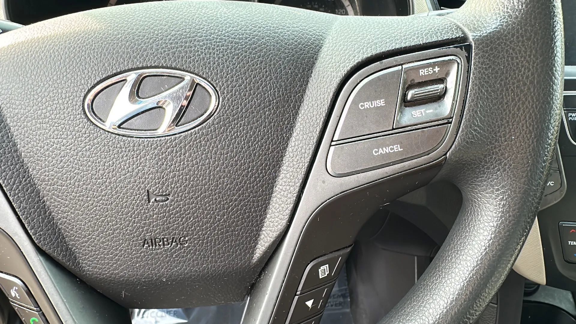 Used 2018 Hyundai Santa Fe SE image 30