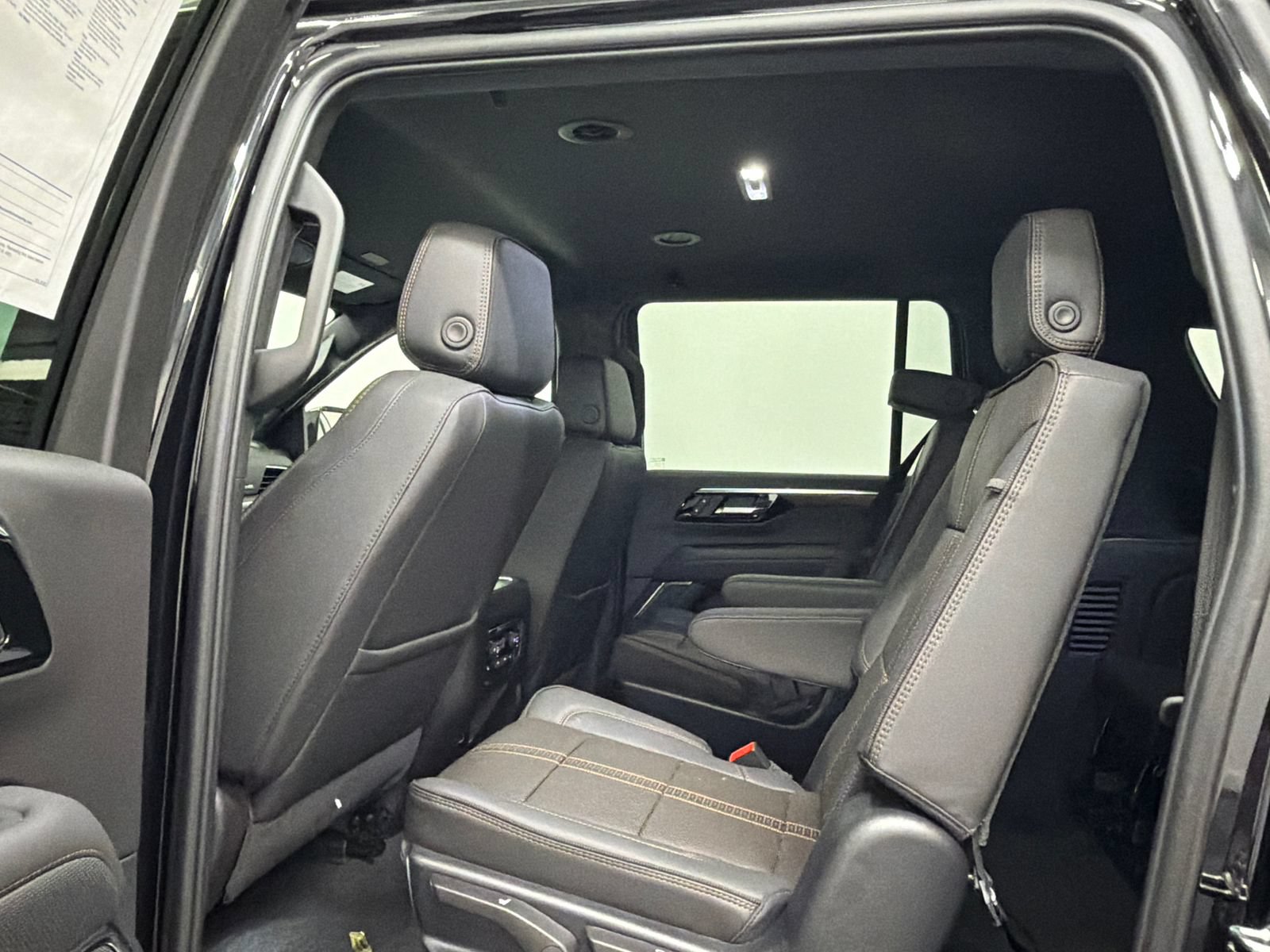 Used 2025 Chevrolet Suburban High Country AWD/4WD image 22