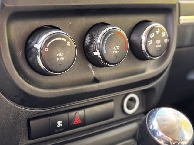 Used 2010 Jeep Compass Sport image 10