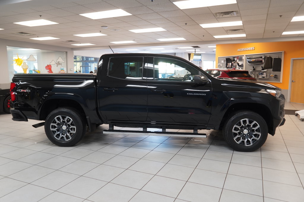 Used 2023 Chevrolet Colorado LT w/ LT Convenience Package III AWD/4WD image 14
